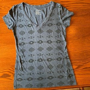 American Eagle V necked Tee